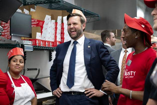 October 4, 2024, Rome, Georgia, USA: Republican vice-presidential candidate J.D. Vance greets employees at Varsity restaurant in Rome, Georgia. Rome USA - ZUMAn03_ 20241004_zaf_n03_023 Copyright: xRobinxRaynex