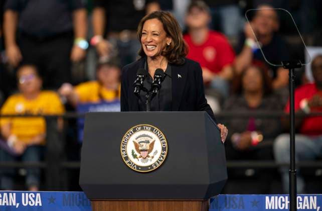 News Themen der Woche KW40 October 04, 2024 - Flint, Michigan, U.S.A. - Vice President of the United States KAMALA HARRIS speaks during a campaign rally at the Dort Financial Center. Flint U.S.A - ZUMAce6_ 20241004_zaf_ce6_004 Copyright: xBrianxCahnx