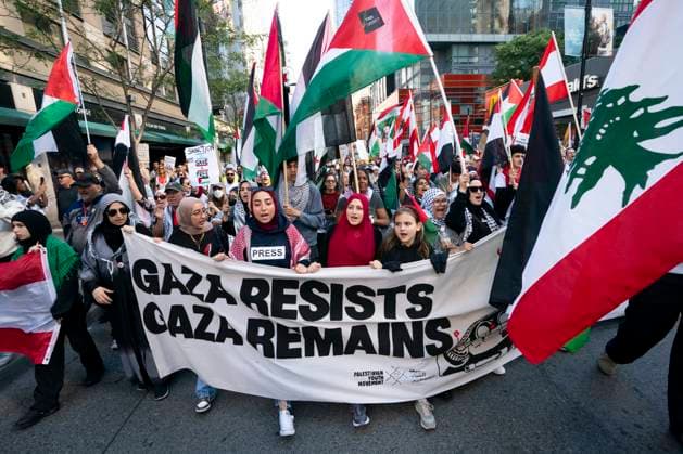 October 5, 2024, Toronto, On, Canada: People protest in support of Palestine in Toronto on Saturday, October 5, 2024. Toronto Canada  - ZUMAc35_ 20241005_zaf_c35_095 Copyright: xArlynxMcadoreyx