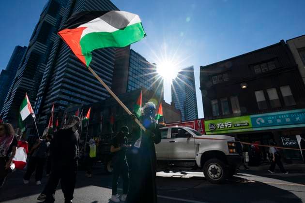 October 5, 2024, Toronto, On, Canada: People protest in support of Palestine in Toronto on Saturday, October 5, 2024. Toronto Canada  - ZUMAc35_ 20241005_zaf_c35_096 Copyright: xArlynxMcadoreyx