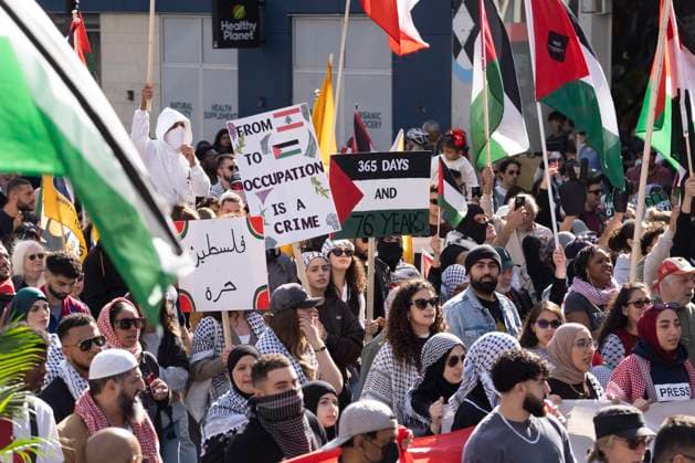 October 5, 2024, Toronto, On, Canada: People protest in support of Palestine in Toronto on Saturday, October 5, 2024. Toronto Canada  - ZUMAc35_ 20241005_zaf_c35_100 Copyright: xArlynxMcadoreyx