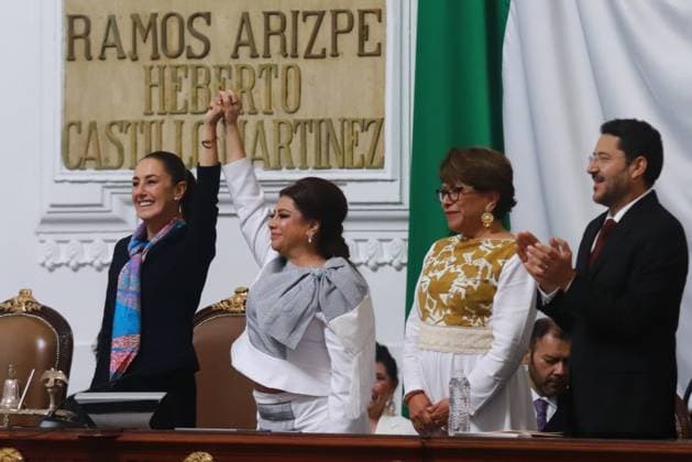 First female MexicoÃ¢â‚¬â ¢s President Claudia Sheinbaum Pardo lifts the hand of incoming Mexico City Head of Government Clara Brugada Molina during the swearing-in ceremony at the Congress of Mexico City. on October 5, 2024 in Mexico City, Mexico. Mexico City Mexico - ZUMAe321 20241005_zia_e321_080 Copyright: xCarlosxSantiagox