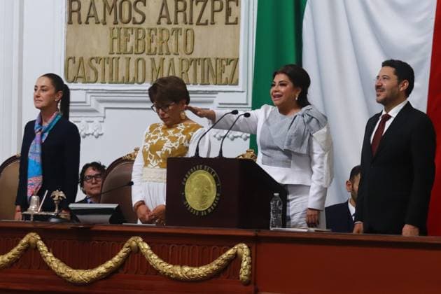 Incoming MexicoÃ¢â‚¬â ¢s Presiden Claudia Sheinbaum Pardo (L) and outgoing Mexico City Head of Government MartoÂ­ Batres (R) are seen while Clara Brugada Molina, is sworn in as the new Mexico City Head of Government during the swearing-in ceremony at the Congress of Mexico City. on October 5, 2024 in Mexico City, Mexico. Mexico City Mexico - ZUMAe321 20241005_zia_e321_065 Copyright: xCarlosxSantiagox