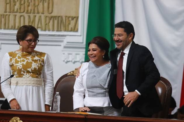 Outgoing Mexico City Head of Government MartoÂ­ Batres and incoming Mexico City Head of Government Clara Brugada Molina during the swearing-in ceremony at the Congress of Mexico City. on October 5, 2024 in Mexico City, Mexico. Mexico City Mexico - ZUMAe321 20241005_zia_e321_068 Copyright: xCarlosxSantiagox