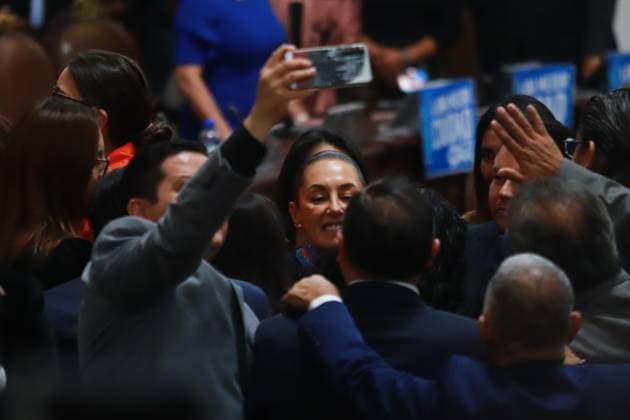 First female MexicoÃ¢â‚¬â ¢s Presiden Claudia Sheinbaum Pardo leaves after the Clara Brugada Molina sworn in ceremony as the new Mexico City Head of Government at the Congress of Mexico City. on October 5, 2024 in Mexico City, Mexico. Mexico City Mexico - ZUMAe321 20241005_zia_e321_088 Copyright: xCarlosxSantiagox