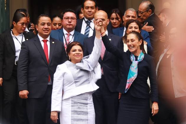 First female MexicoÃ¢â‚¬â ¢s President Claudia Sheinbaum Pardo and incoming Mexico City Head of Government Clara Brugada Molina leave after the swearing-in ceremony at the Congress of Mexico City. on October 5, 2024 in Mexico City, Mexico. Mexico City Mexico - ZUMAe321 20241005_zia_e321_092 Copyright: xCarlosxSantiagox