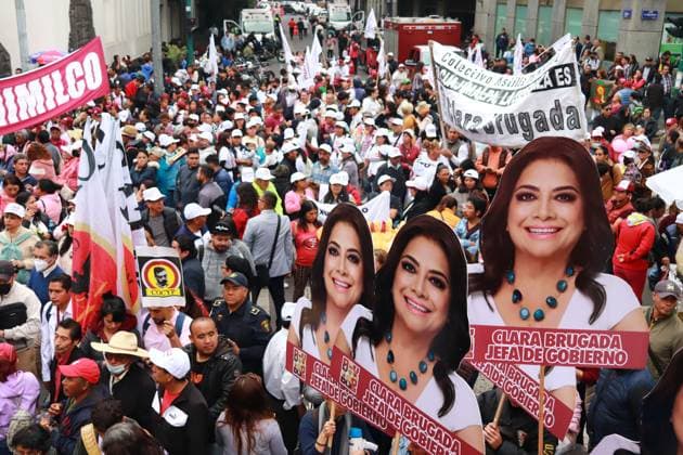 Hundred of people waiting for the leave of incoming Mexico City Head of Government Clara Brugada Molina during the swearing-in ceremony outside the Congress of Mexico City. on October 5, 2024 in Mexico City, Mexico. Mexico City Mexico - ZUMAe321 20241005_zia_e321_093 Copyright: xCarlosxSantiagox