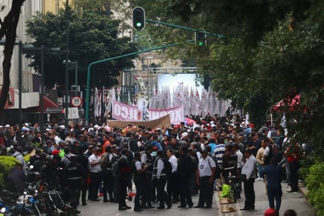 Hundred of people waiting for the leave of incoming Mexico City Head of Government Clara Brugada Molina during the swearing-in ceremony outside the Congress of Mexico City. on October 5, 2024 in Mexico City, Mexico. Mexico City Mexico - ZUMAe321 20241005_zia_e321_102 Copyright: xCarlosxSantiagox
