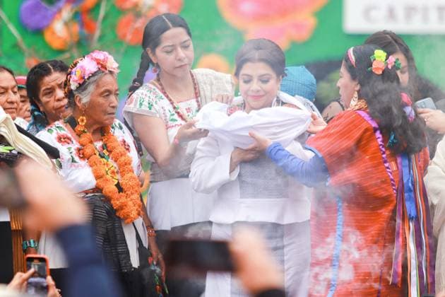 Baton Comand Ceremony For Clara Brugada as Mexico City Head of Government Incoming Mexico City Chief of Government Clara Brugada Molina receives the baton of command from representatives of indigenous peoples during a pre-Hispanic ceremony after being sworn in as new Head of Government. on October 5, 2024 in Mexico City, Mexico. Mexico City CDMX Mexico Copyright: xCarlosxSantiagox