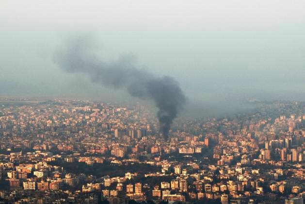 Bilder des Jahres 2024, News 10 Oktober News Themen der Woche KW40 News Bilder des Tages Israeli Airstrikes On the Ghobeiry Area - Lebanon More than 30 Israeli airstrikes were carried out on October 5, 2024, with black smoke still rising from the Ghobeiry area in the southern suburbs of Beirut, Lebanon on October 06, 2024. Photo by Marc Fayad ABACAPRESS.COM Lebanon  Copyright: xFayadxMarc ABACAx