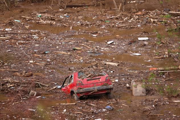 Bilder des Jahres 2024, News 10 Oktober News Themen der Woche KW40 News Bilder des Tages Donja Jablanica landslide Submerged cars following a landslide in the flooded village of Donja Jablanica, Bosnia and Herzegovina, October 6,2024 photo: Armin Durgut PIXSELL  ArminxDurgut PIXSELL