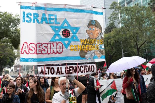 October 5, 2024, Mexico City, Mexico City, Mexico: Hundreds of pro-Palestinian supporters took to the streets of Mexico City to protest against the Israeli aggression a few days before the anniversary of the Hamas attack on Israelis. The march passed peacefully through the centre of the city. Mexico City Mexico - ZUMAl190 20241005_zip_l190_001 Copyright: xVaclavxLangx
