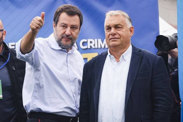 News Themen der Woche KW40 News Bilder des Tages Pontida, The political rally in the Pontida meadow of the militants of the Northern League. In the photo: Matteo Salvini Minister of Infrastructure and Transport of the Italian Republic and Viktor Orbán Prime Minister of Hungary  Copyright: xAlessandroxBremecx xipa-agency.nx xx IPA_Agency_IPA50390441
