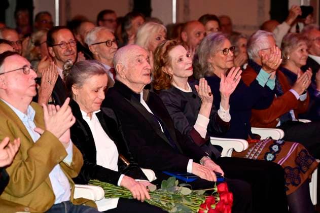 Gabriele Scholz, Armin Mueller Stahl and Sibylle Princess of Prussia at the gala of the European Cultural Workshop EKW Ein Lied geht um die Welt and the presentation of the Prince of Prussia Award 2024 to Armin Mueller Stahl at the Konzerthaus am Gendarmenmarkt Berlin, 06 10 2024 Foto:xM.xWehnertx xFuturexImagex gala_konzerthaus_4131