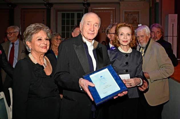 Dagmar Frederic, Armin Mueller Stahl and Sibylle Princess of Prussia at the gala of the European Cultural Workshop EKW Ein Lied geht um die Welt and the awarding of the Prince of Prussia Prize 2024 to Armin Mueller Stahl at the Konzerthaus am Gendarmenmarkt Berlin, 06 10 2024 Foto:xM.xWehnertx xFuturexImagex gala_konzerthaus_4138