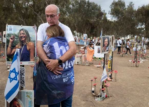 News Themen der Woche KW41 News Bilder des Tages Israelis embrace and mourn their loved ones in the memorial at Re im, southern Israel on October 7, 2024, as they mark the one-year anniversary since the brutal Hamas terror attacks on Israeli communities and here at the Nova dance party where over 300 Israelis were slaughtered during the Hamas terrorist attacks inside Israel on October 7, 2023. Israelis are marking the one-year anniversary of the Israeli War on Hamas when Hamas invaded Israeli communities killed some 1,200 people and taking over 215 hostage into Gaza. They still hold some 100 hostages. Fighting continues in both the Gaza Strip and southern Lebanon against Hezbollah as Israelis brace for an attack on Iran after their recent barrage of some 200 ballistic missiles.  ISR20241007011d JimxHollander