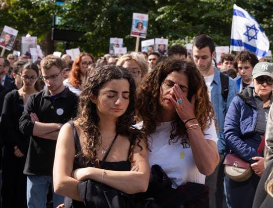 October 7, 2024, Montreal, Pq, Canada: People attend a pro-Israel vigil on the anniversary of a Hamas attack on Israel that triggered the ongoing war in Gaza in front of McGill University, in Montreal, Monday, Oct. 7, 2024. Montreal Canada  - ZUMAc35_ 20241007_zaf_c35_030 Copyright: xRyanxRemiorzx