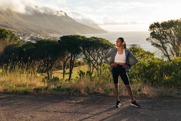 Creative Highlights Symbolfotos Confident female runner standing against a stunning view. Slim woman jogger relaxing during workout outdoors. Confident female runner standing against a stunning view. Slim woman jogger relaxing during workout outdoors. Copyright: xArtemxVarnitsinxArtemxVarnitsinx