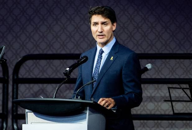Kanada, Justin Trudeau am Jahrestag des Terrorangriffs der Hamas auf Israel in Ottawa October 7, 2024, Ottawa, On, Canada: Prime Minister Justin Trudeau delivers remarks during a commemorative event in solidarity with Jewish community members on the anniversary of the Oct. 7 hostilities in Ottawa, on Monday, Oct. 7, 2024. Ottawa Canada  - ZUMAc35_ 20241007_zaf_c35_101 Copyright: xSpencerxColbyx