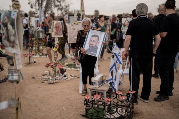 Israel, Trauer am Jahrestag des Terrorangriffs der Hamas auf dem Gelände des Nova Music Festivals Israel First Anniversary of October 7 Friends and family of the victims of the Nova music festival massacre gather at the site of the massacre in southern Israel one year after the tragedy. October 7, 2024. Reim Southern District Israel Copyright: xDimaxVazinovichx