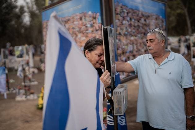 Israel, Trauer am Jahrestag des Terrorangriffs der Hamas auf dem Gelände des Nova Music Festivals Israel First Anniversary of October 7 Friends and family of the victims of the Nova music festival massacre gather at the site of the massacre in southern Israel one year after the tragedy. October 7, 2024. Reim Southern District Israel Copyright: xDimaxVazinovichx