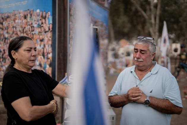 Israel, Trauer am Jahrestag des Terrorangriffs der Hamas auf dem Gelände des Nova Music Festivals Israel First Anniversary of October 7 Friends and family of the victims of the Nova music festival massacre gather at the site of the massacre in southern Israel one year after the tragedy. October 7, 2024. Reim Southern District Israel Copyright: xDimaxVazinovichx