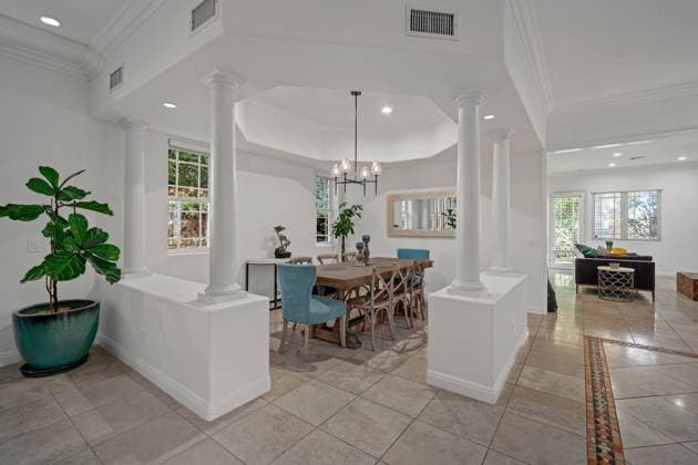 Kareem Abdul-Jabbar™s former home hits market for $3m with features to fit his 7™2 frame Story from Jam Press (NBA Star Home) Pictured: Kareem Abdul-Jabbar™s former home in Marina del Rey. Kareem Abdul-Jabbar™s former home hits market for $3m with features to fit his 7™2 frame The former home of NBA star Kareem Abdul-Jabbar has gone on the market for just shy of $3 million and it still includes features designed for his 7™2 height. The property is based in Marina del Rey in Los Angeles, and boasts four bedrooms and three bathrooms. Just one of 12 in an exclusive gated community, the house enjoys a prime spot across the street from the Ritz Carlton and the California Yacht Club. The 77-year-old former Lakers basketball  Copyright: xJamxPress NoelxKleinman