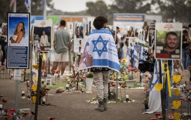 October 7th anniversary memorial to mark the terror attacks by Hamas at Nova Music Festival October 7th anniversary memorial to mark the terror attacks by Hamas militants at the Nova Music festival in Kibbutz Reim, Israel...Families of the murdered gather in emotional scenes to pay their respect on the anniversary. 07.10.2024  Copyright: xDanxCharityx NINTCHDBPICT000938954759