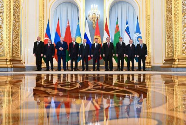 Bilder des Jahres 2024, News 10 Oktober News Themen der Woche KW41 News Bilder des Tages Russia CIS Summit 8781542 08.10.2024 Azerbaijani President Ilham Aliyev, Armenian Prime Minister Nikol Pashinyan, Belarusian President Alexander Lukashenko, Kazakh President Kassym-Jomart Tokayev, Russian President Vladimir Putin, Kyrgyz President Sadyr Japarov, Tajik President Emomali Rahmon, Turkmen President Serdar Berdimuhamedov, Uzbek President Shavkat Mirziyoyev and CIS Secretary General Sergy Lebedev pose for a group photo ahead of a meeting of the Commonwealth of Independent States (CIS) Heads of State Council at the Kremlin in Moscow, Russia. Kristina Kormilitsyna Sputnik Moscow Russia  Copyright: xKristinaxKormilitsynax