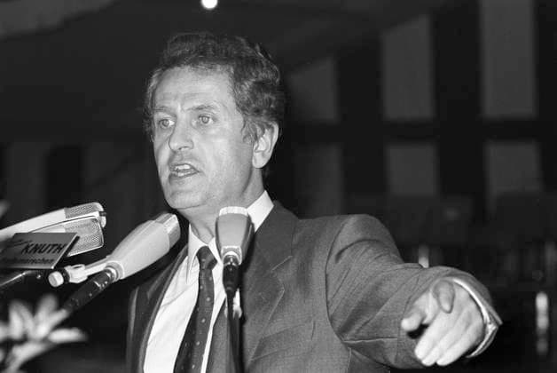 Uwe Barschel, Minister President of Schleswig Holstein and CDU politician, at a campaign event for the state election in Schleswig Holstein on September 3, 1987 Barschel was found dead in the Beau Rivage Hotel in Geneva on October 11, 1987