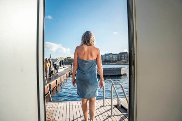 Creative Highlights Symbolfotos Woman Wrapped In Towel Leaving Sauna To Swim Denmark, Copenhagen CR_EMWIXA241008A-1555089-01 ,model released, Symbolfoto