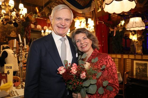 08 10 2024, Marchfelderhof Deutsch Wagram, Awarding of the Golden Johann Strauss 2024, traditional award ceremony by the Johann Strauss Society Vienna in the picture Thomas Schäfer Elmayer, Christine Zach, Awarding of the Golden Johann Strauss 2024