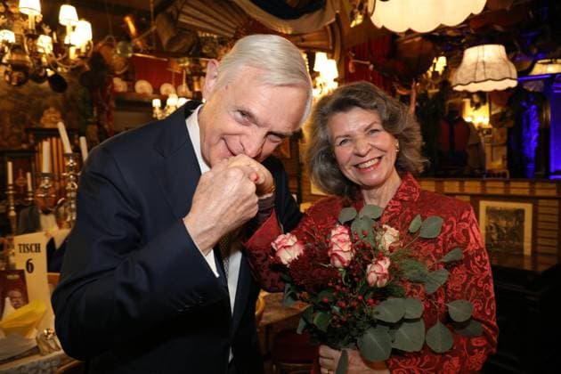 08 10 2024, Marchfelderhof Deutsch Wagram, Awarding of the Golden Johann Strauss 2024, traditional award ceremony by the Johann Strauss Society Vienna in the picture Thomas Schäfer Elmayer, Christine Zach, Awarding of the Golden Johann Strauss 2024
