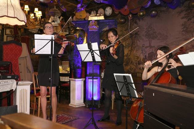 08 10 2024, Marchfelderhof Deutsch Wagram, Award of the Golden Johann Strauss 2024, traditional award ceremony by the Johann Strauss Society Vienna in the picture mood and overview, Barbara Helfgott violinist, Award of the Golden Johann Strauss 2024