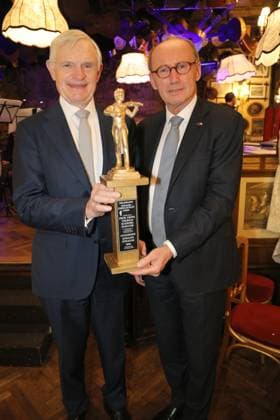 08 10 2024, Marchfelderhof Deutsch Wagram, Awarding of the Golden Johann Strauss 2024, traditional award ceremony by the Johann Strauss Society Vienna in the picture Thomas Schäfer Elmayer, with prize, Othmar Karas, Awarding of the Golden Johann Strauss 2024