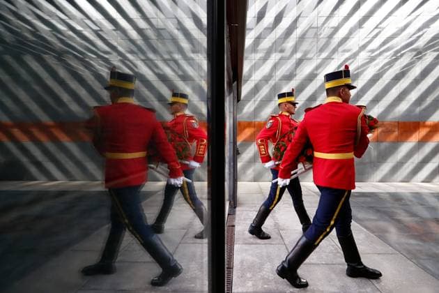 Bilder des Jahres 2024, News 10 Oktober News Themen der Woche KW41 News Bilder des Tages (241009) -- BUCHAREST, Oct. 9, 2024 -- Guards of honour attend a ceremony to mark the Romanian national Holocaust remembrance day in Bucharest, Romania, Oct. 9, 2024. (Photo by Xinhua) ROMANIA-BUCHAREST-NATIONAL HOLOCAUST REMEMBRANCE DAY CristianxCristel 