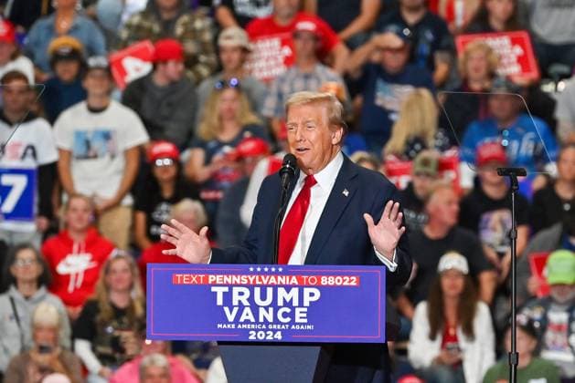 News Themen der Woche KW41 News Bilder des Tages October 9, 2024, Scranton, Pennsylvania, United States: Former President Donald Trump speaks at a rally Wednesday afternoon in Scranton. Republican presidential nominee former President Donald Trump stopped at the Riverfront Sports Complex in Scranton, Pennsylvania to speak to voters. Scranton United States - ZUMAs197 20241009_aaa_s197_360 Copyright: xAimeexDilgerx