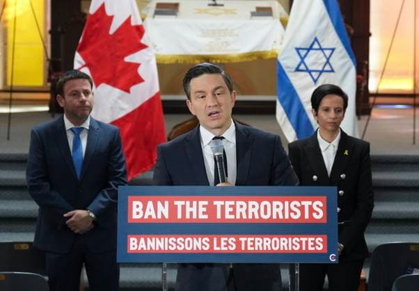 News Bilder des Tages October 10, 2024, Toronto, On, CANADA: Conservative Leader Pierre Poilievre speaks to the media during a press conference at the Pride of Israel Synagogue in Toronto on Thursday, October 10, 2024. Toronto CANADA  - ZUMAc35_ 20241010_zaf_c35_033 Copyright: xNathanxDenettex