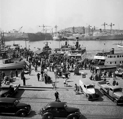 Juni 1947 Göteborg Midsommarbradska. Manga göteborgare skall aka ut till Göteborgs skärgard *** Local Caption *** GP KAMERAREPORTAGE x2524x *** June 1947 Gothenburg Midsommarbradska Manga göteborgare ska aka ut till Göteborgs skärgard Local Caption GP KAMERAREPORTAGE x2524x  Copyright: xKamerareportage TTx