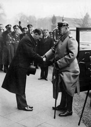 Orig caption ZUR SCHWEREN ERKRANKUNG HINDENBURG S IN NEUDECK Reichspräsident und Volkskanzler Der Führer Adolf Hitler begrüst den Reichspräsidente am 25 2 34 vor der Staatsoper Unter den Linden Note Greetings Pickelhuva Helmets Handshake persons PAUL VON HINDENBURG ADOLF HITLER sites GERMANY BERLIN sp sw x5600x  Copyright: xXxXxXx HITLER SALUTES HINDENBURG