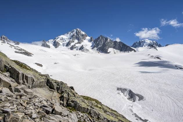 Creative Highlights World Hochalpine Berglandschaft, Glacier du Tour, Gletscher und Berggipfel, Gipfel des Aiguille de Chardonnet, Chamonix, Haute-Savoie, Frankreich, Europa High alpine mountain landscape, Glacier du Tour, glacier and mountain peak, summit of the Aiguille de Chardonnet, Chamonix, Haute-Savoie, France, Europe Copyright: imageBROKER MaraxBrandl ibxmab11528103.jpg