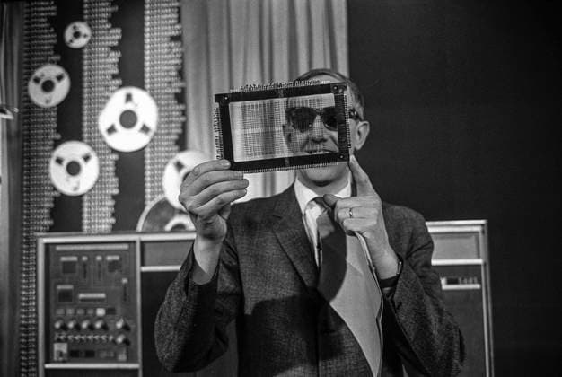 ARCHIVE 19650515. MEMORY FOR MILLIONS TV program in two parts where the computer is presented by Bengt Feldreich and Ingemar Leijonborg. First broadcast 1965-06-03. Bengt Feldreich, TV producer, is seen here during the recording. Sweden sp_sw x5600x *** ARCHIVE 19650515 MEMORY FOR MILLIONS TV program in two parts where the computer is presented by Bengt Feldreich and Ingemar Leijonborg First broadcast 1965 06 03 Bengt Feldreich, TV producer, is seen here during the recording Sweden sp sw x5600x  Copyright: xUlfxStrahlex xSVTx MEMORY FOR MILLIONS