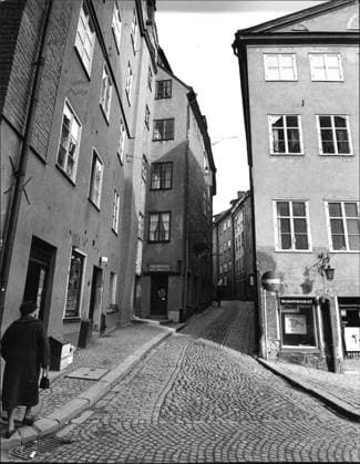 Lasse Lönndahl, sangare Sverige, huset pa Bollhusgränd i Gamla stan. Bostäder 1968-03-25 (c) HALVARSSON LENNART Aftonbladet * * * EXPRESSEN OUT * * * AFTONBLADET 5600 Stockholm Sverige x2512x *** Lasse Lönndahl, singer Sweden, house on Bollhusgränd in Gamla stan Housing 1968 03 25 c HALVARSSON LENNART Aftonbladet EXPRESSEN OUT AFTONBLADET 5600 Stockholm Sweden x2512x  Copyright: xLennartxHalvarsson Aftonbladet TTx