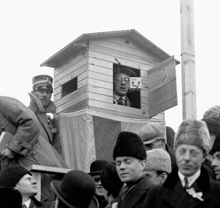 Vasaloppet 3 mars 1929 Radiotjänsts Sven Jerring refererar loppet fran egen kur. *** Local Caption *** GT KAMERAREPORTAGE Sport , Skidor x2524x *** Vasaloppet March 3, 1929 Radiotjänsts Sven Jerring reports the race from his own course Local Caption GT KAMERAREPORTAGE Sport , Skiing x2524x  Copyright: xKamerareportage TTx