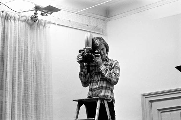 ARCHIVE 1975-12-03 The director and producer Lasse Hallström with a film camera is standing on a ladder in connection with a photo report about his film Flyttningen. The film is about the young couple Eva and Bosse, who move in together and start decorating their first home together. SWEDEN sp_sw x5600x *** ARCHIVE 1975 12 03 The director and producer Lasse Hallström with a film camera is standing on a ladder in connection with a photo report about his film Flyttningen The film is about the young couple Eva and Bosse, who move in together and start decorating their first home together SWEDEN sp sw x5600x  Copyright: xBo-AjexMellinx xSVTx THE MOVE LASSE HALLSTRÖM