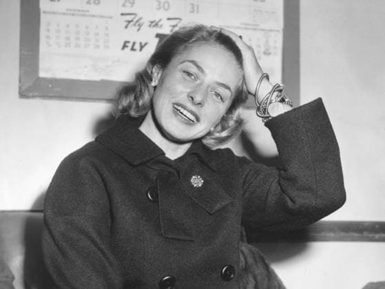 USA NEW YORK 1957-01. Orig. caption... INGRID BERGMAN TOOK FAREWELL TO PARIS 72 HOURS AGO - AND RECEIVED A BRILLIANT WELCOME BY NEW YORKERS. Orig. caption...INGRID BERGMAN IN NEW YORK. Here she poses upon arrival at Idle-wild airport. 22.1.57 Note. Ingrid Bergman poses upon arrival at Idlewild Airport N.Y. Note Bracelets Brooches Smiling persons: INGRID BERGMAN sites: NEW YORK;USA;SWEDER* New York USA sp_sw x5600x *** USA NEW YORK 1957 01 Orig caption INGRID BERGMAN TOOK FAREWELL TO PARIS 72 HOURS AGO AND RECEIVED A BRILLIANT WELCOME BY NEW YORKERS Orig caption INGRID BERGMAN IN NEW YORK Here she poses upon arrival at Idle wild airport 22 1 57 Note Ingrid Bergman poses upon arrival at Idlewild Airport N Y Note Bracelets Brooches Smiling pe  Copyright: xXxXxXx INGRID BERGMAN