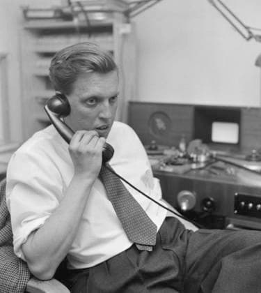ARCHIVE 19560608. Erik Bergsten, journalist and TV personality, was employed by Radiotjänst in 1947 and worked with TV from 1955-1988, speaks on the phone in connection with the Queen s visit to England. Sweden sp_sw x5600x *** ARCHIVE 19560608 Erik Bergsten, journalist and TV personality, was employed by Radiotjänst in 1947 and worked with TV from 1955 1988, speaks on the phone in connection with the Queen s visit to England Sweden sp sw x5600x  Copyright: xBertilxS-sonxAberg SVTx ERIK BERGSTEN