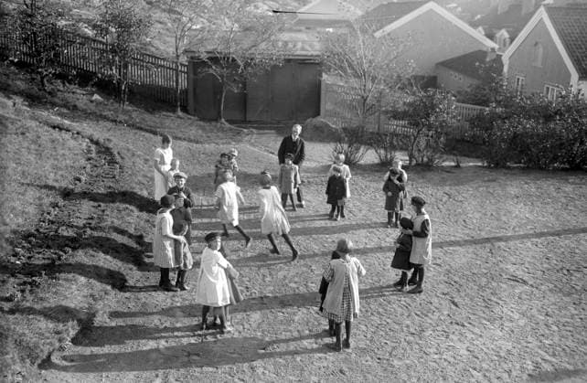GÖTEBORG 1926-10-06. Barn fran Ekedalens barnhem pa Graberget i Majorna. *** Local Caption *** 1926-03 GÖTEBORG SVERIGE x2524x *** GÖTEBORG 1926 10 06 Children from Ekedalen orphanage at Graberget in Majorna Local Caption 1926 03 GÖTEBORG SWEDEN x2524x  Copyright: xKamerareportage TTx BARN FRAN BARNHEM