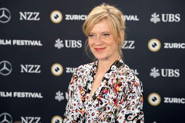Caroline Peters bei der Premiere des Kinofilms Der Spitzname auf dem 20. Zurich Film Festival 2024 im Kongresssaal. Zürich, 10.10.2024 *** Caroline Peters at the premiere of the feature film The Nickname at the 20 Zurich Film Festival 2024 in the Kongresssaal Zurich, 10 10 2024 Foto:xA.xRaemyx xFuturexImagex spitzname_4029