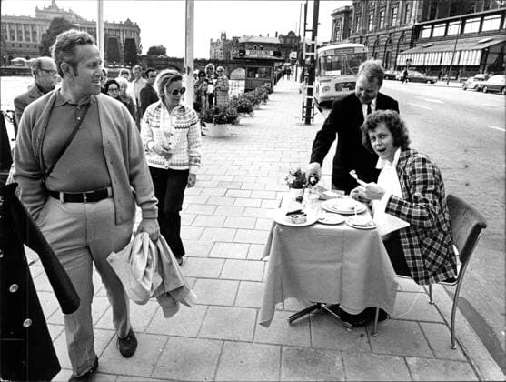 Ulf Elfving, journalist Sweden Aftonbladet eats surströmming at Strömmen 1972 08 17 c NILSSON STIG GÖRAN Aftonbladet IBL Bildbyra EXPRESSEN OUT AFTONBLADET 2016 Stockholm Sweden Swedish celebrities x2512x  Copyright: xAftonbladet TTx Ulf Elfving äter surströmming